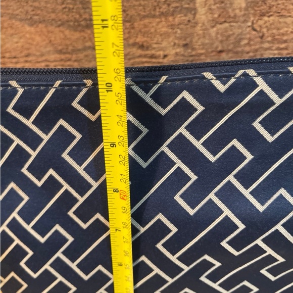 Tommy Hilfiger bag - Picture 7 of 9